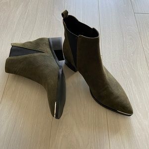 NWOT Marc Fisher Yale Ankle / Chelsea Bootie